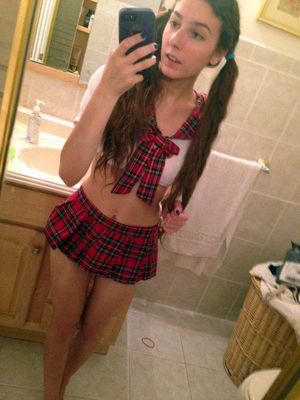 schoolgirl nude selfie