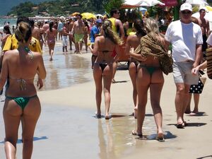 Hidden camera on the beach shoots naked adolescents, youngsters American girls sunbathe topless